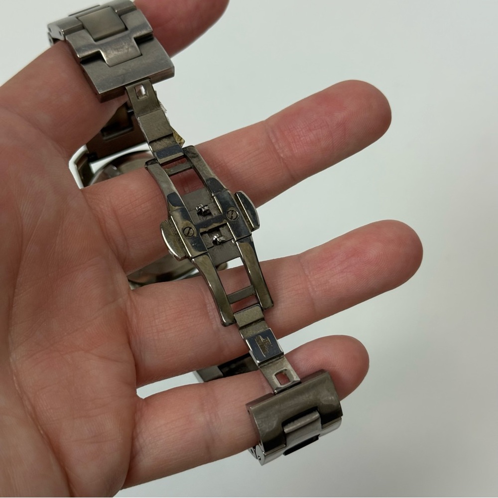 Movado Bold Grey Woman's Mirrored Bezel and Tortoise Ceramic Stainless Band - Picture 4 of 10